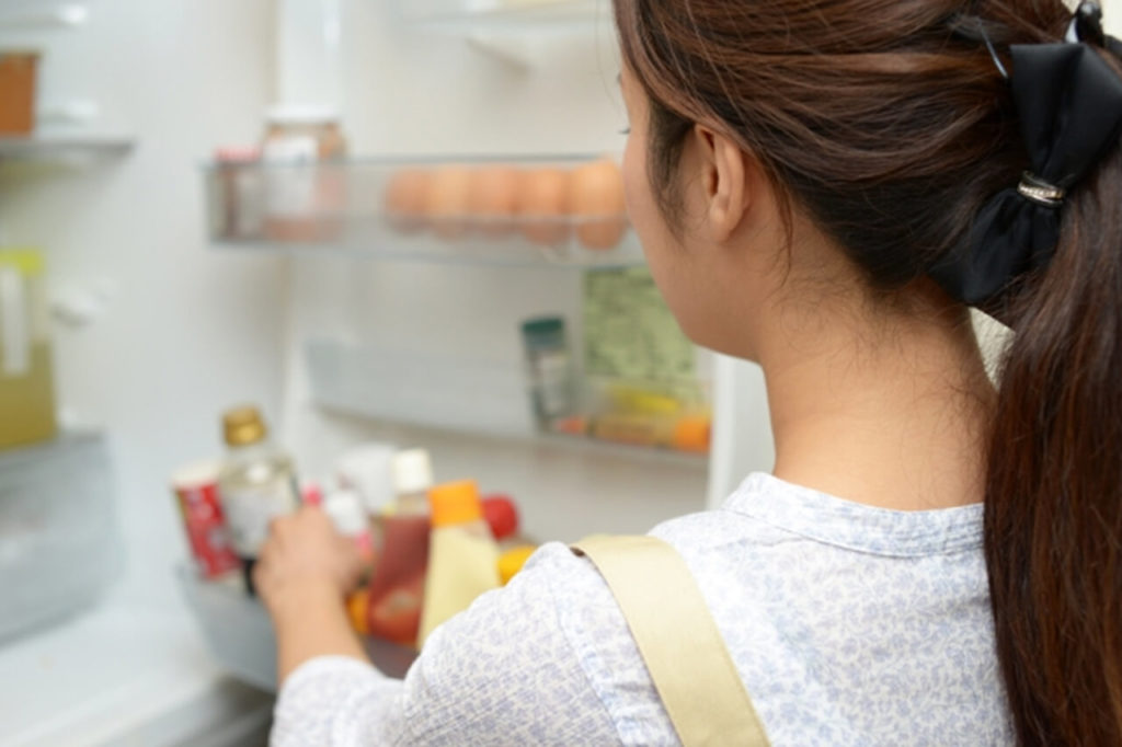 遺品整理で冷蔵庫の中身はどう処分する